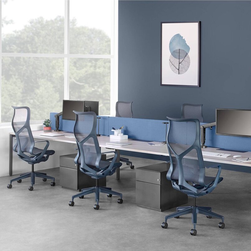 Herman Miller Cosm High Back modrá Nightfall