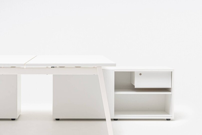 Kancelársky stôl Ogi M