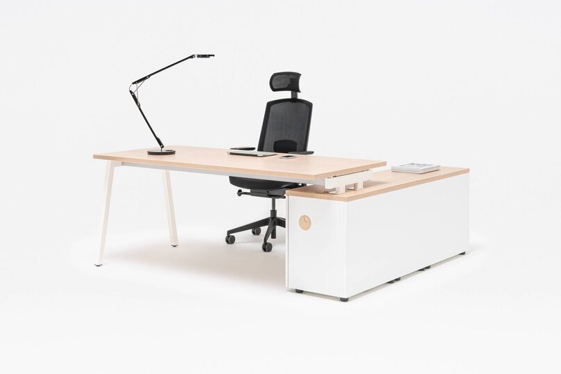 Kancelársky stôl Ogi M