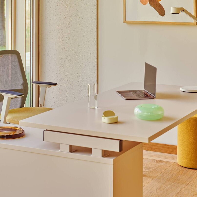 Kancelársky stôl Ogi M