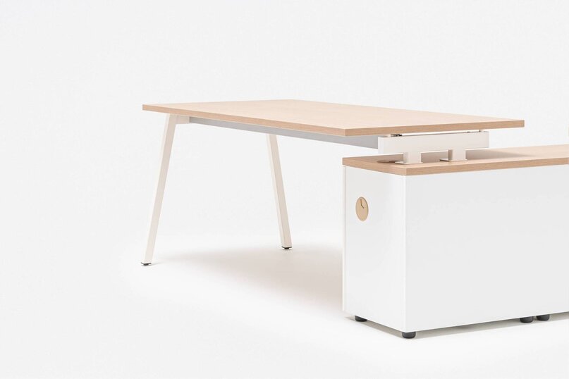 Kancelársky stôl Ogi M