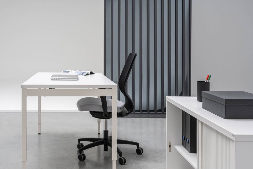 Kancelársky stôl Ogi Y